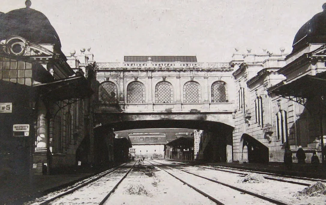 Перехід на платформи старого вокзалу, 1900–1905